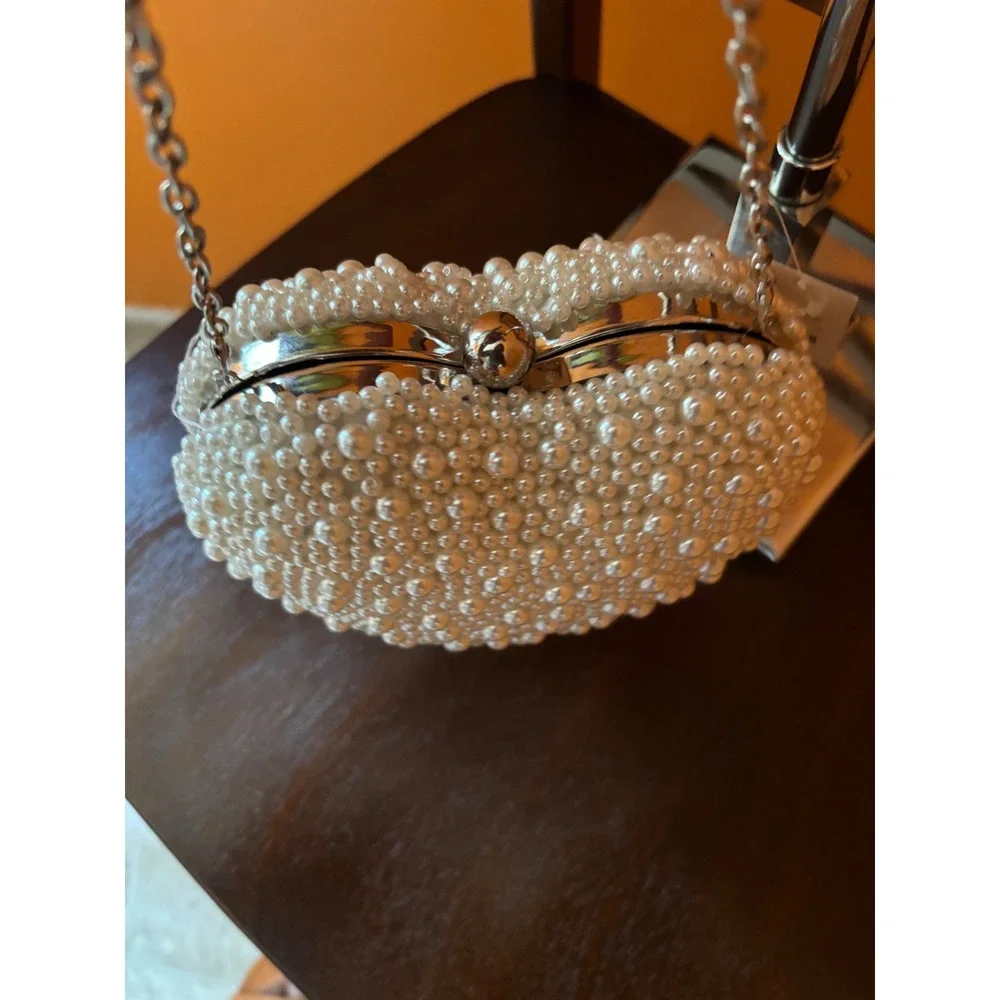 Francesca's accessories White Heart Pearl Purse